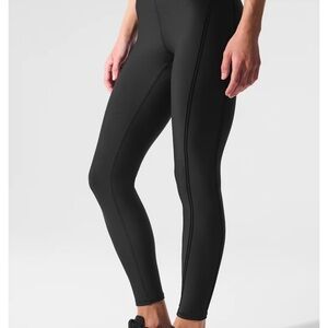Alo yoga. AIRLIFT HIGH-WAIST
7/8 LINE UP
LEGGING Black Leggings
